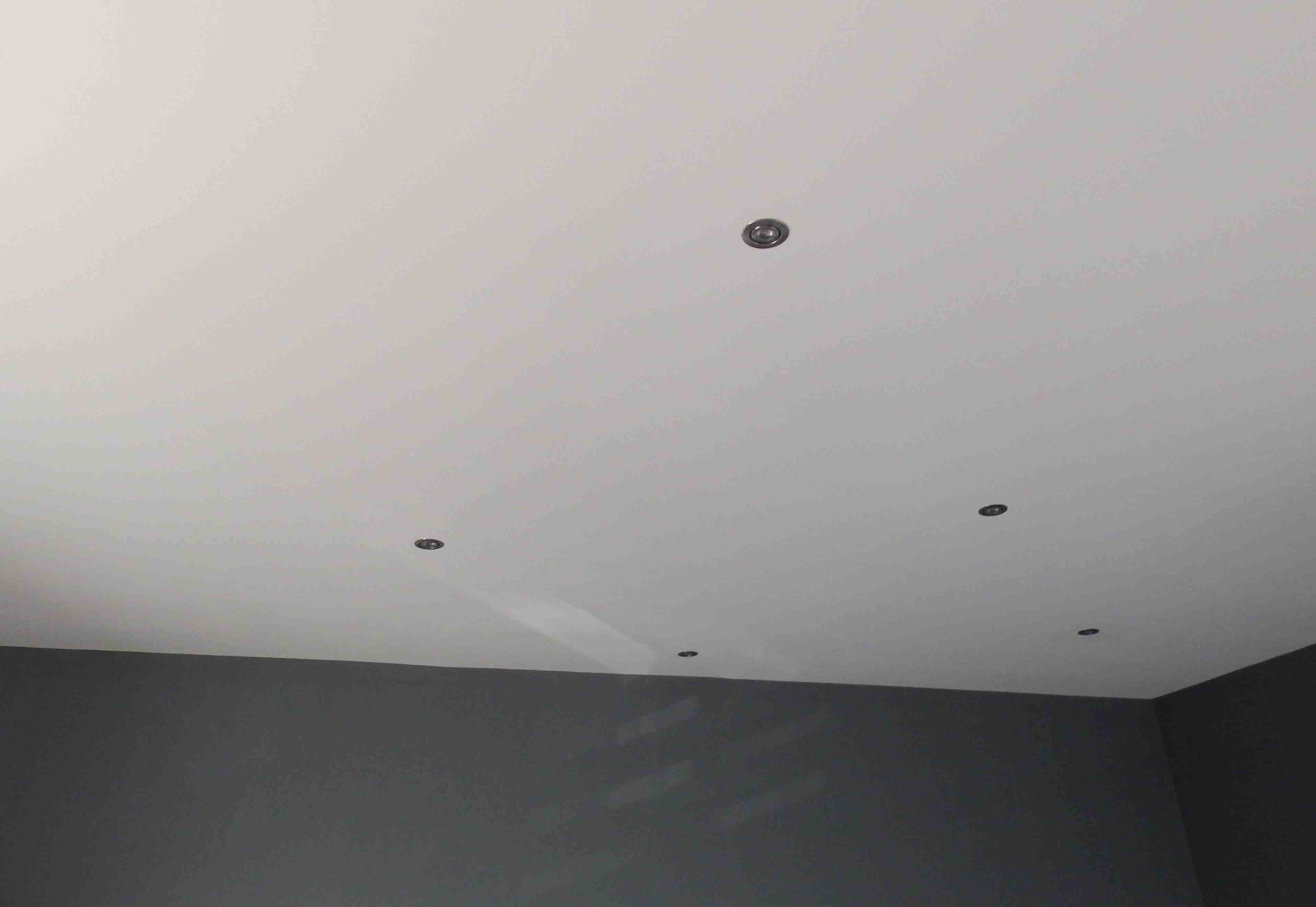 plafond renove spots incrustes
